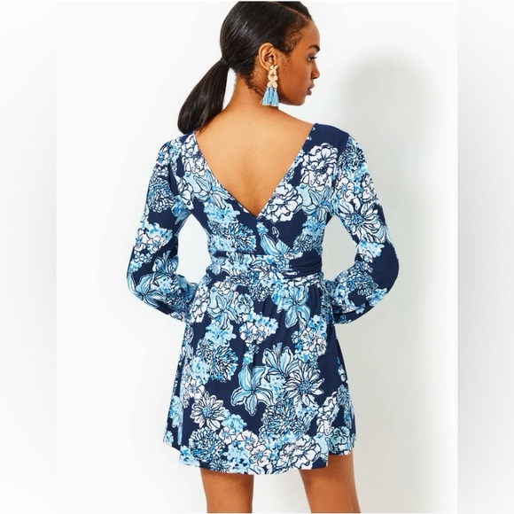 Lilly Pulitzer Riza Long Sleeve Romper - Low Tide Navy
Bouquet All Day - Picture 2 of 4